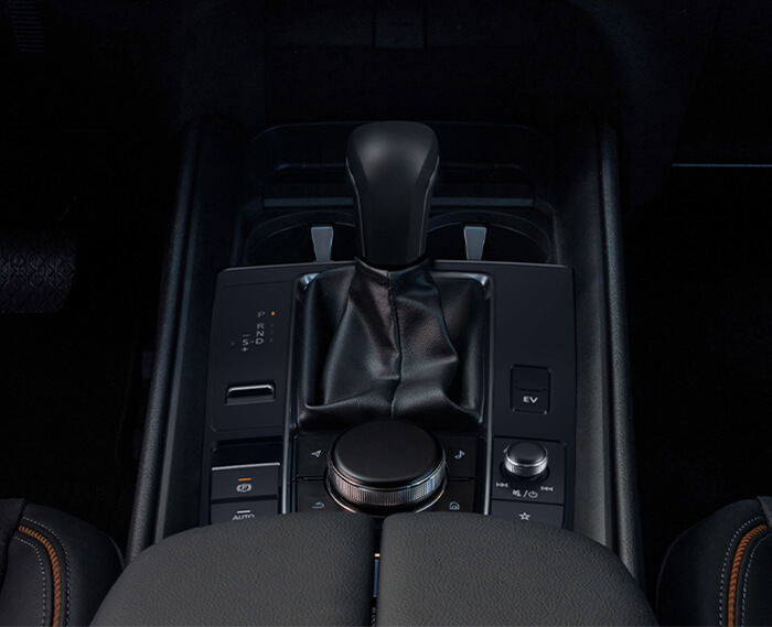 Close up of Mi-Drive toggle, shifter, multifunction HMI Commander control dial on CX-50 centre console. 