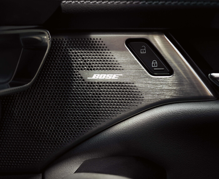 Haut-parleur avec le logo Bose. 